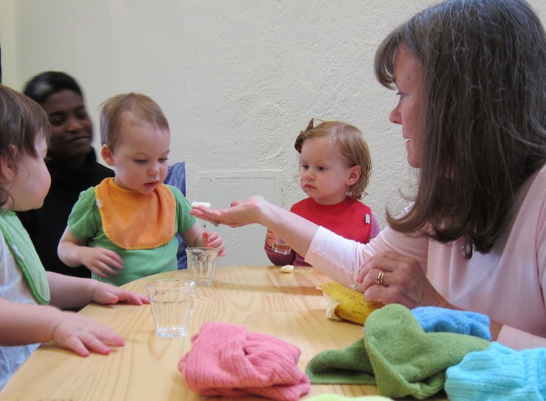 RIE® Associate Ruth Anne Hammond offering snack to toddlers in a RIE Parent Infant Guidance™ Class